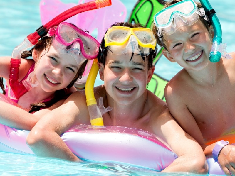 Les campings peuvent demander une dérogation à l’obligation du bonnet de bain. Beaucoup de grands campings italiens le font pour satisfaire leurs clients.