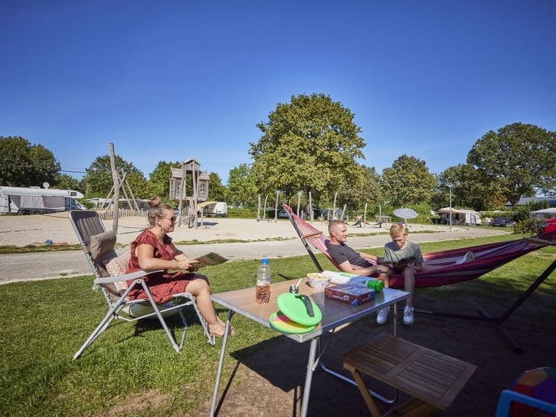 Des campeurs au camping De Leistert - meilleur camping des Pays-Bas